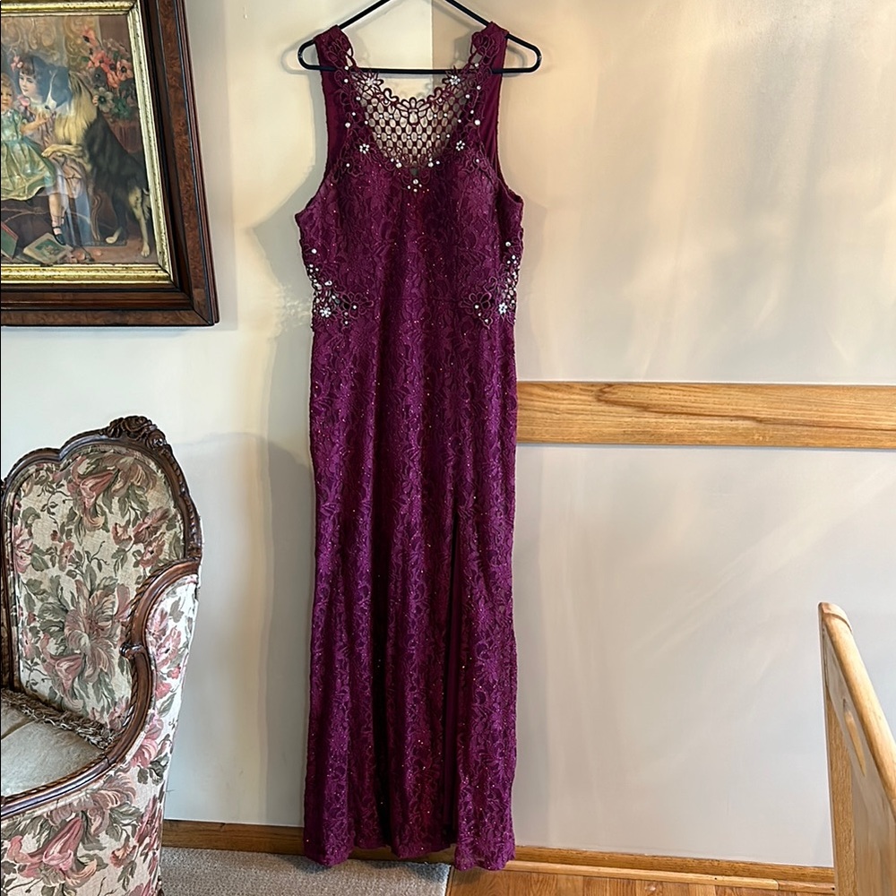 Elegant plum Lace Evening Gown prom bridesmaid special occasion